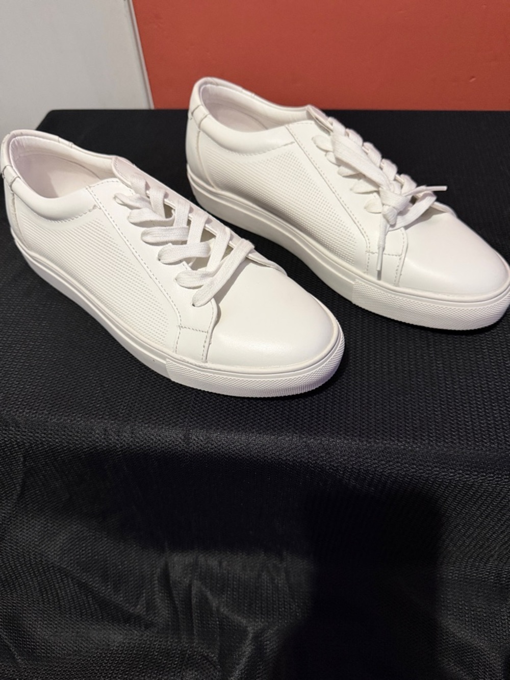Classic White Low-Top Sneakers Ortholite Comfort foam insoles